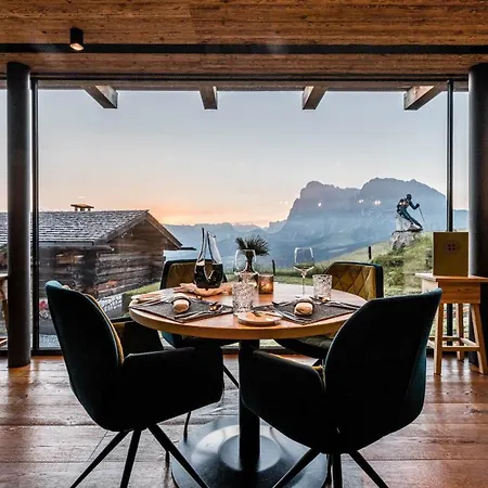 Goldknopf Hotel 4*