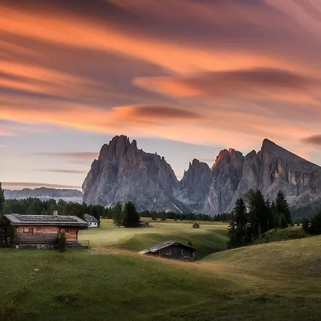 Hotel Goldknopf Alpe Di Siusi
